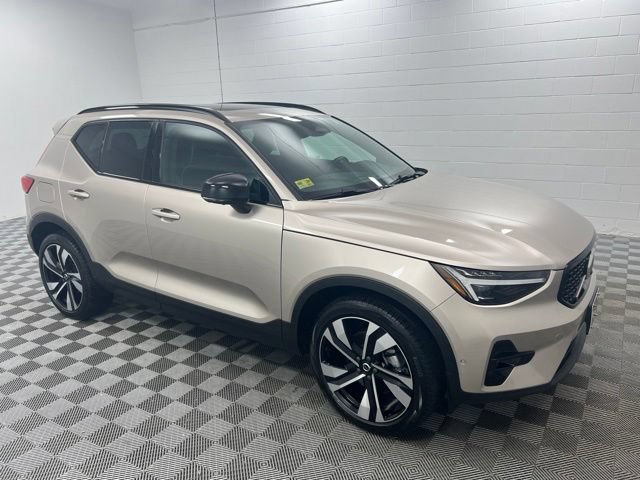 Used 2023 Volvo XC40 B5 Ultimate w/ Climate Package AWD/4WD image 4