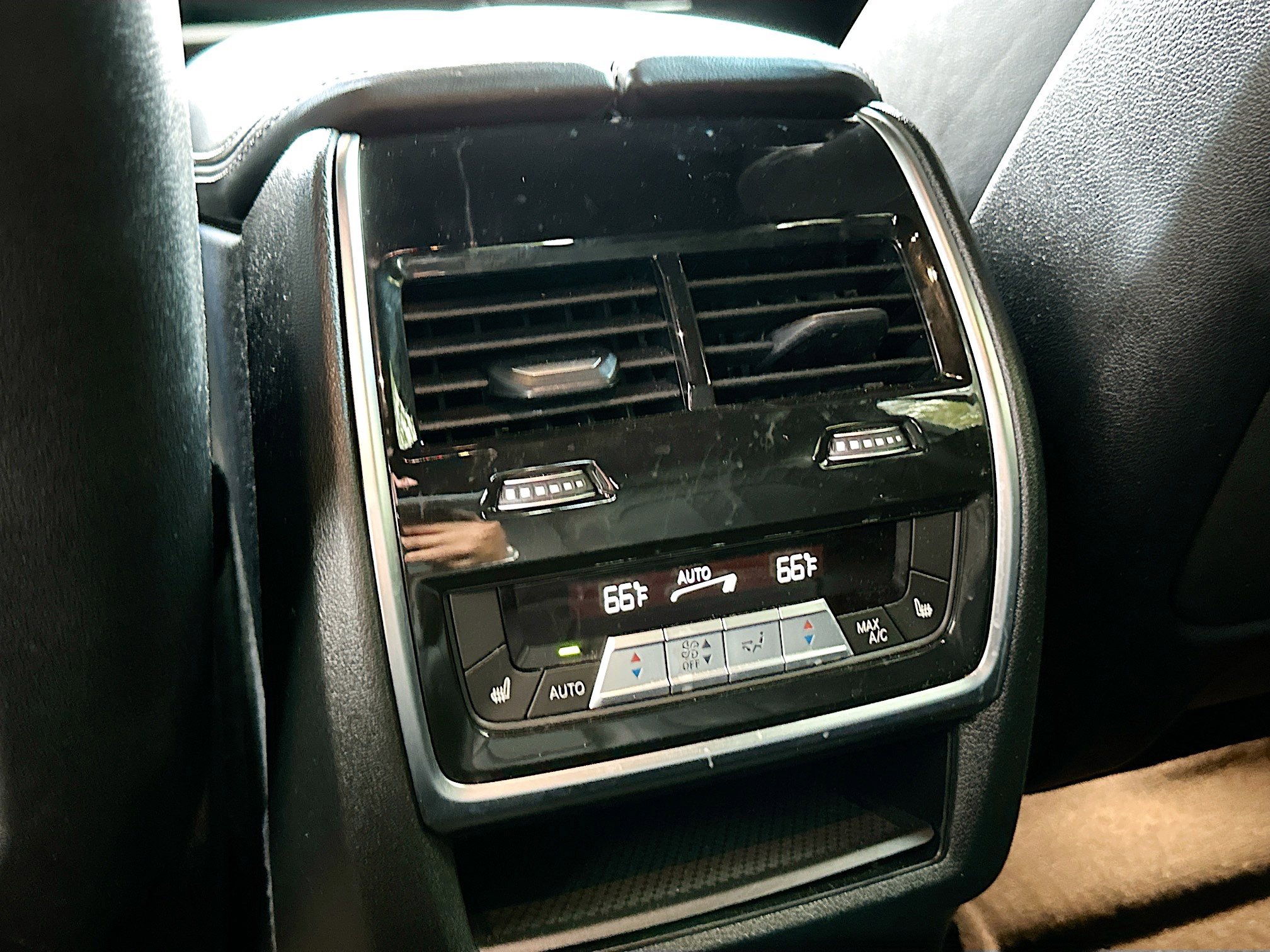 Used 2024 BMW X6 xDrive40i w/ Premium Package image 27