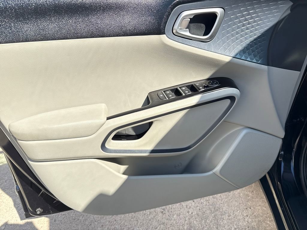 Used 2023 Kia Soul EX image 11