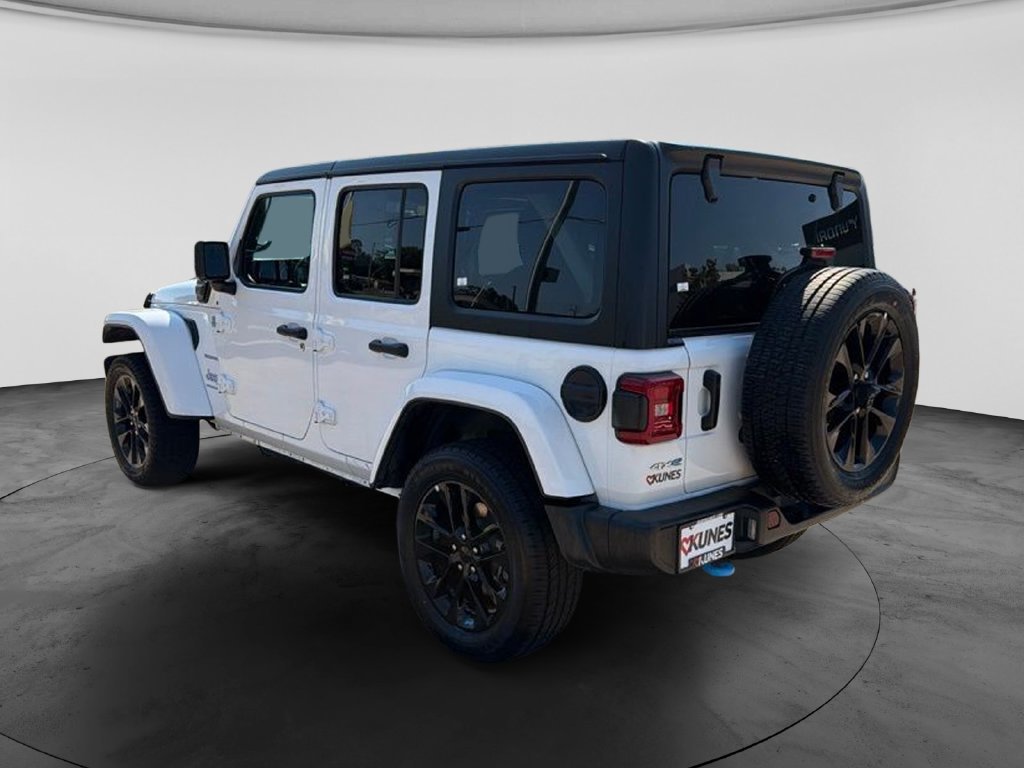 Used 2023 Jeep Wrangler Unlimited Sahara AWD/4WD image 7