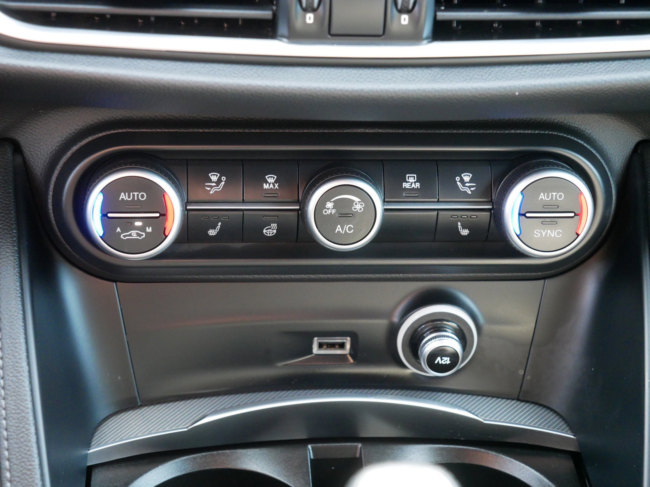 Used 2025 Alfa Romeo Stelvio Sprint w/ Convenience Package image 23