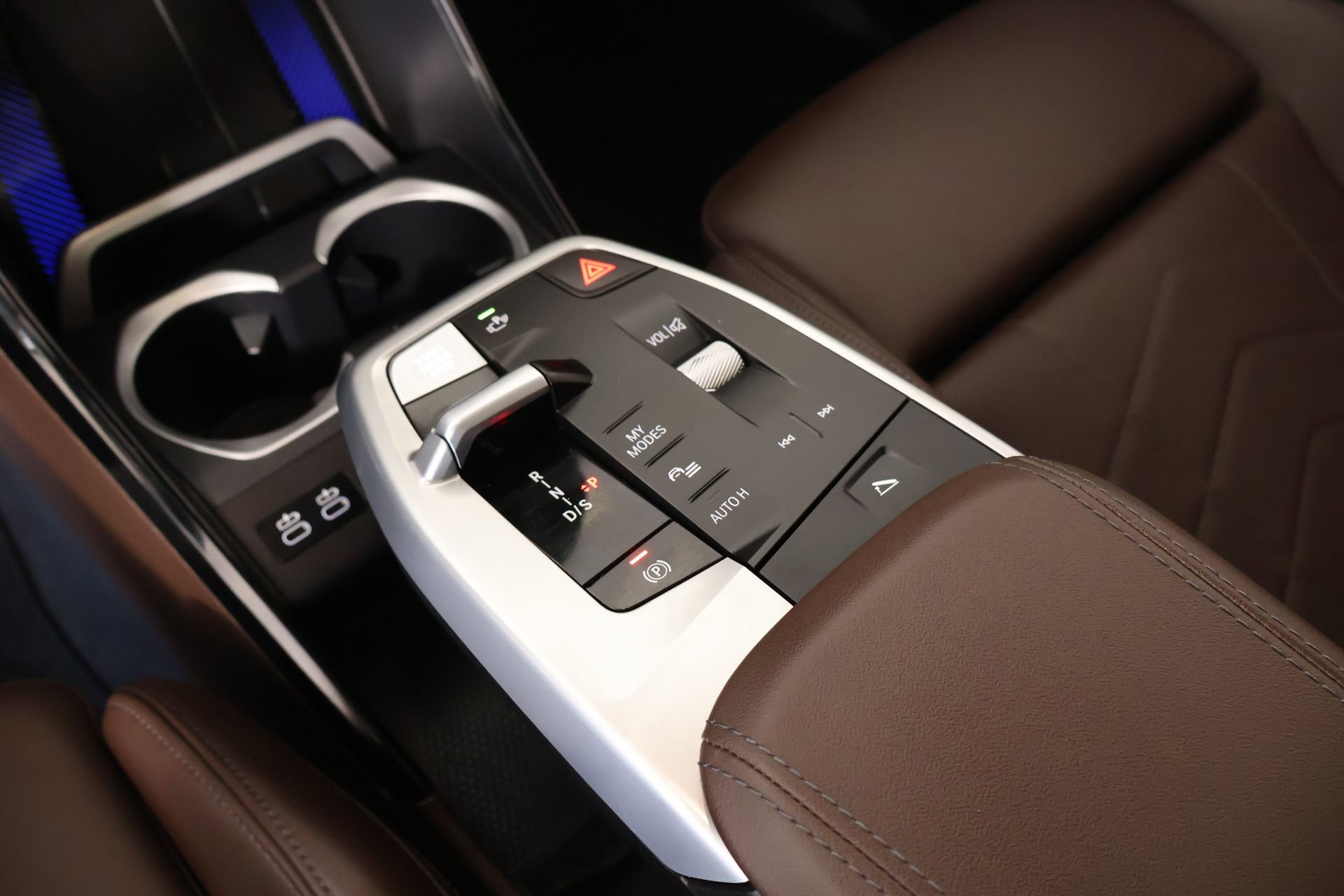 Used 2025 BMW X2 xDrive28i w/ M Sport Package image 9