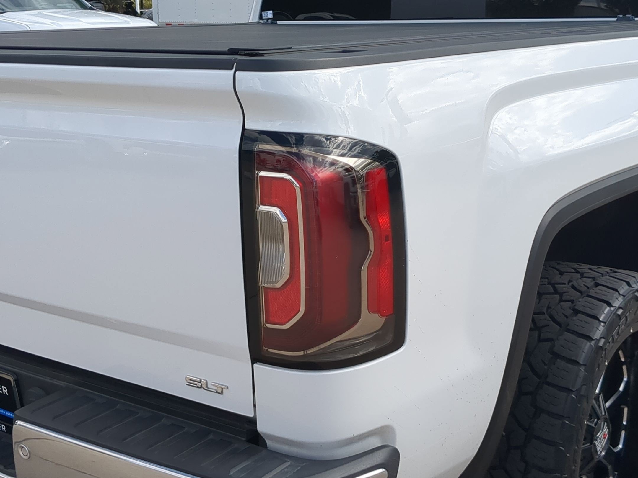 Used 2018 GMC Sierra 1500 SLT w/ SLT Preferred Package AWD/4WD image 12