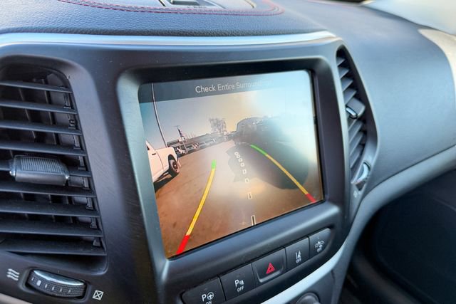 Used 2018 Jeep Cherokee Trailhawk w/ Quick Order Package 27L image 23