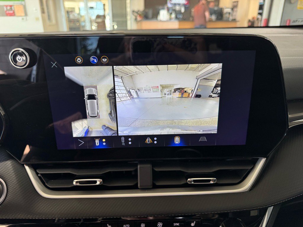 Used 2025 Chevrolet Equinox LT w/ Convenience Package II image 25