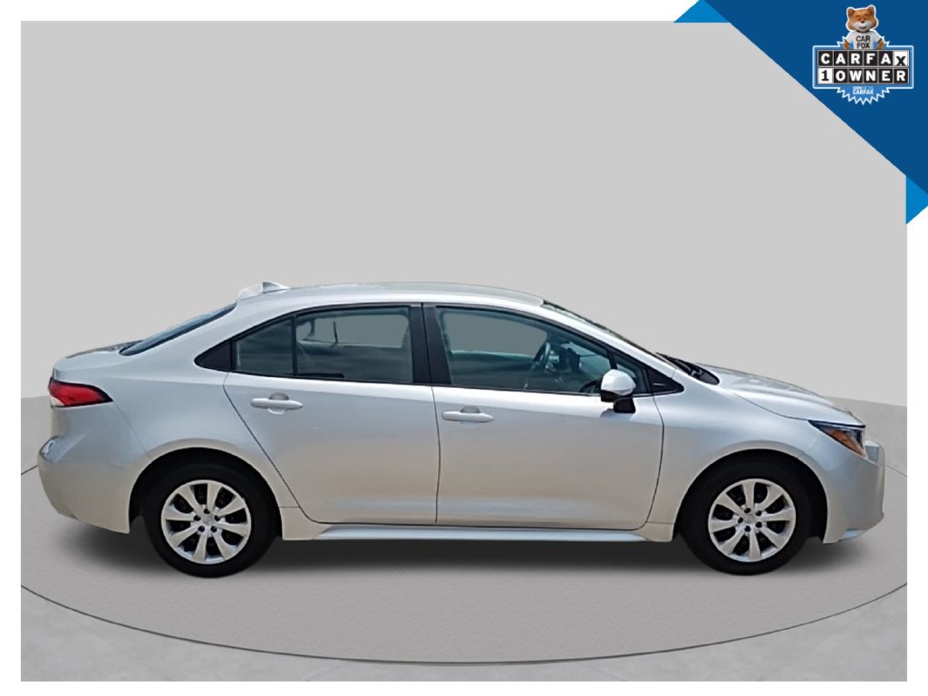 Used 2025 Toyota Corolla LE FWD image 4