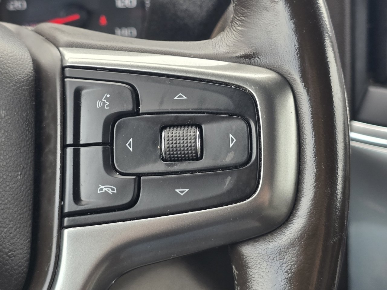 Used 2020 Chevrolet Silverado 1500 LT Trail Boss AWD/4WD image 31