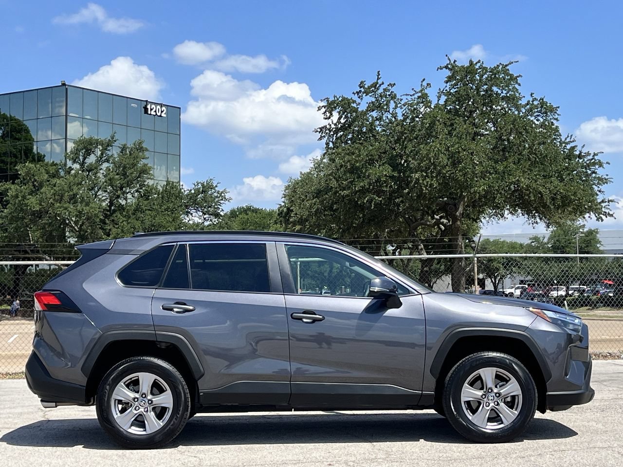 Used 2024 Toyota RAV4 XLE FWD image 3