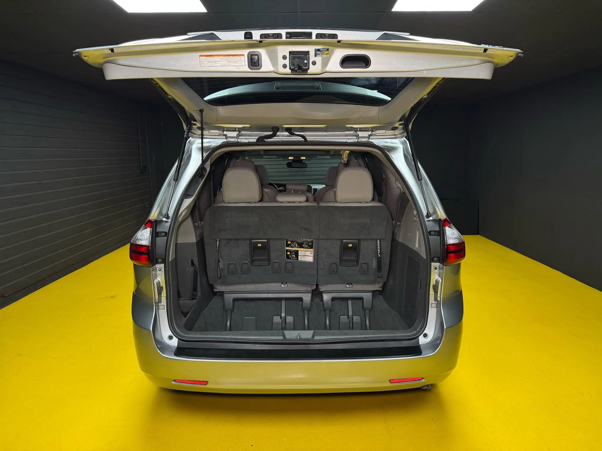 Used 2019 Toyota Sienna XLE FWD image 13