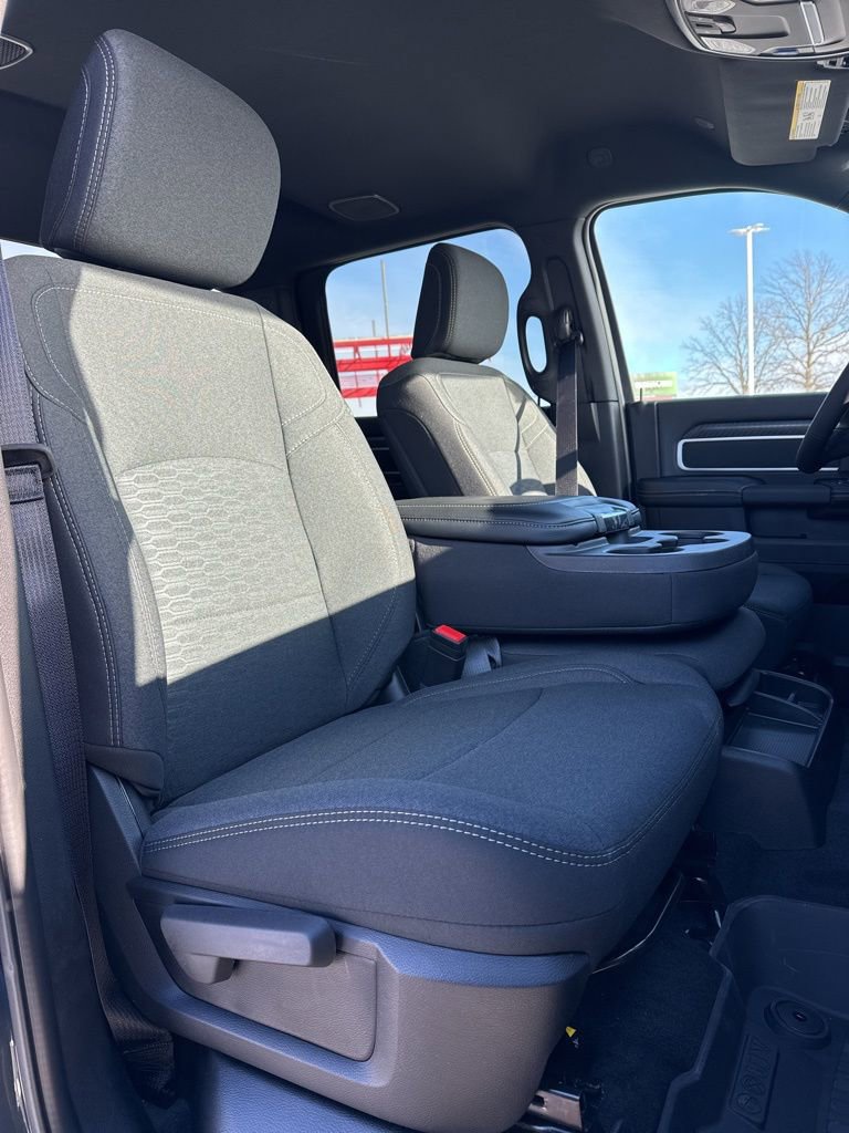 New 2026 RAM 3500 Big Horn AWD/4WD image 23