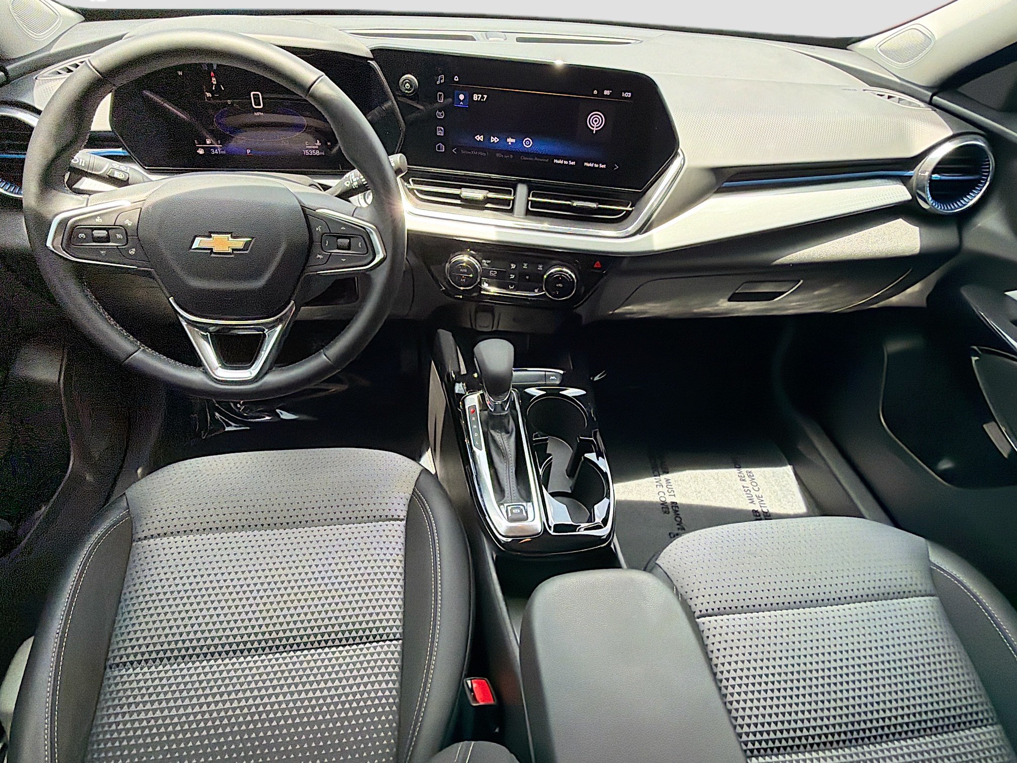 Used 2025 Chevrolet Trax LT w/ LT Convenience Package FWD image 15