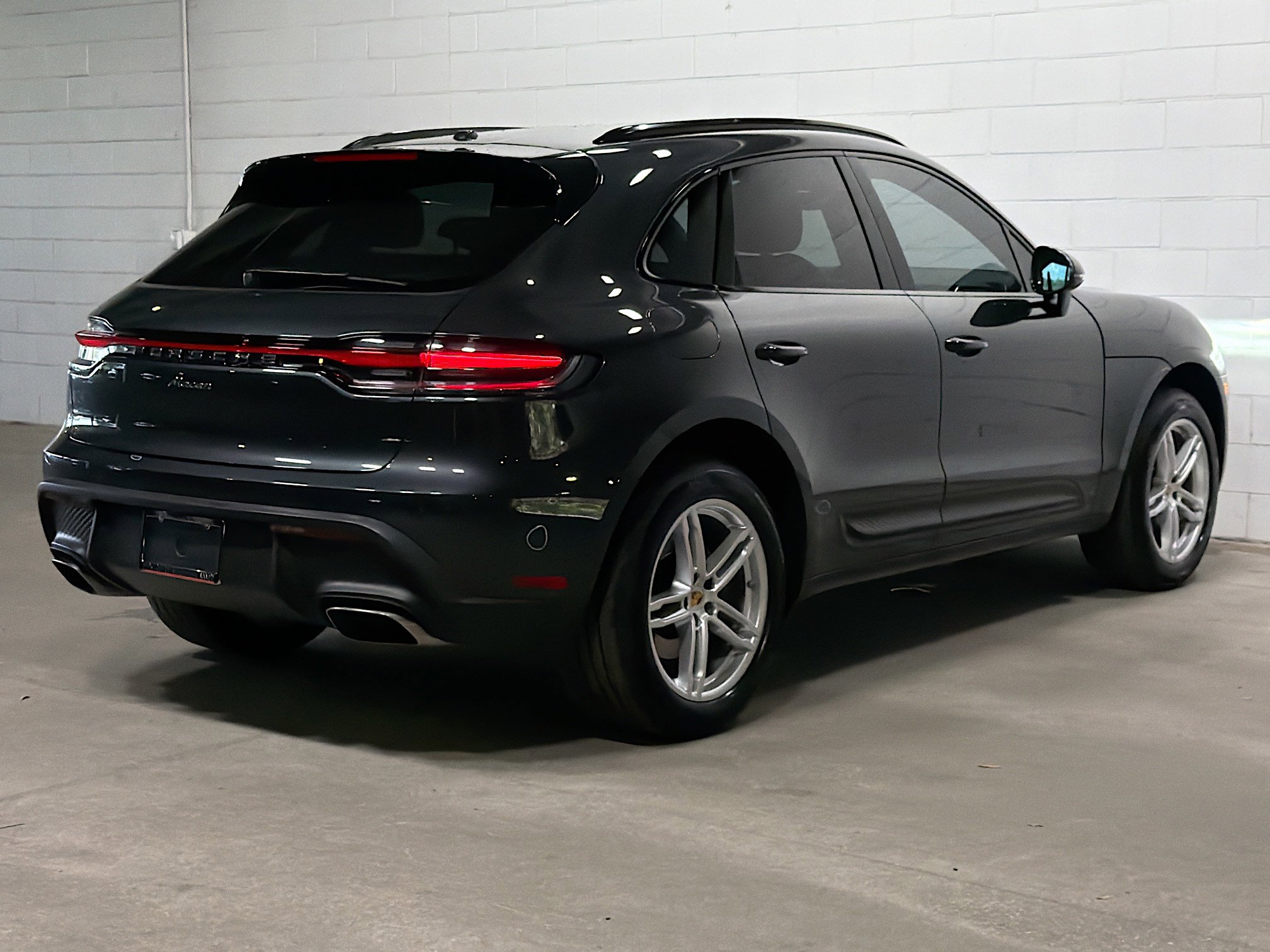 Certified 2022 Porsche Macan AWD/4WD image 7