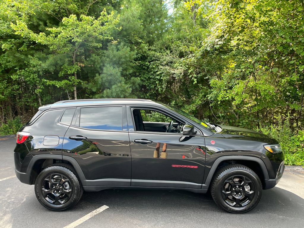 Used 2023 Jeep Compass Trailhawk w/ Trailhawk Convenience Group AWD/4WD image 6
