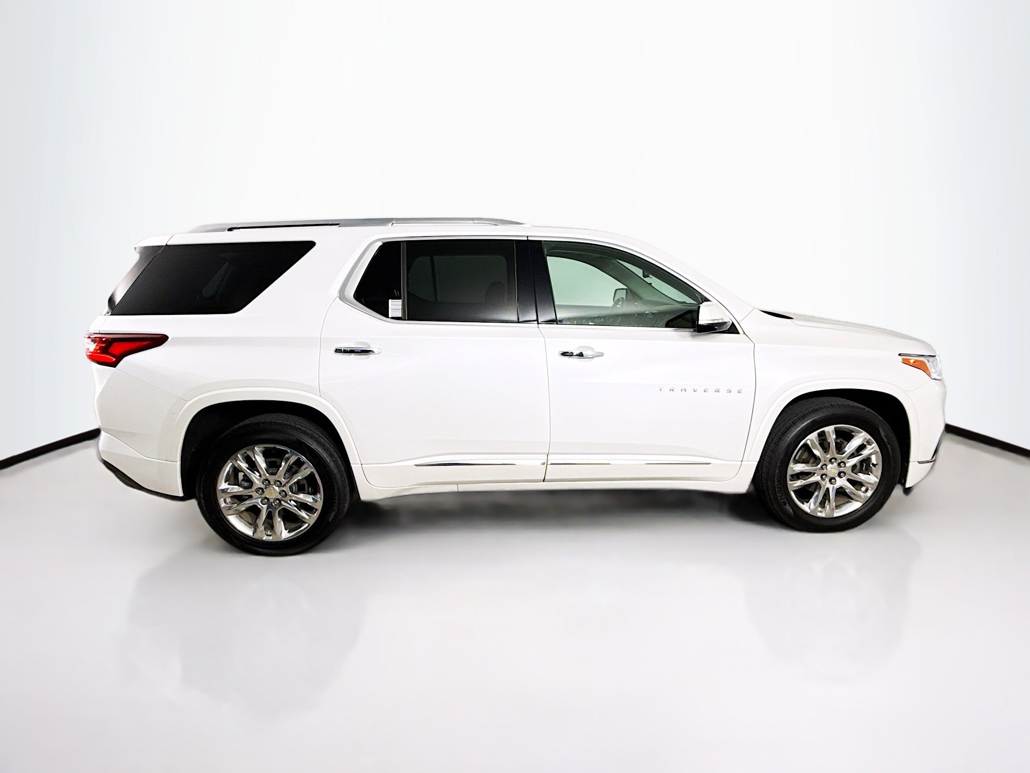 Used 2019 Chevrolet Traverse High Country image 2