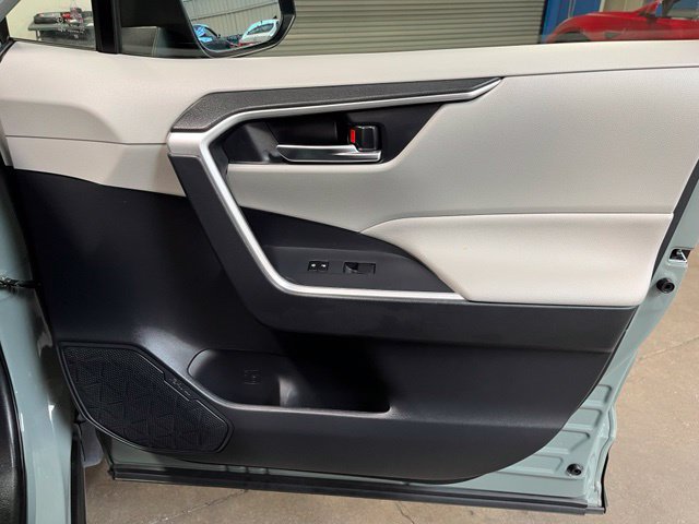 Used 2021 Toyota RAV4 XLE w/ Convenience Package AWD/4WD image 11