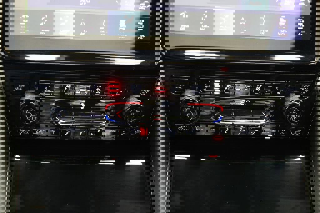 Used 2023 Jeep Grand Cherokee Overland AWD/4WD image 24