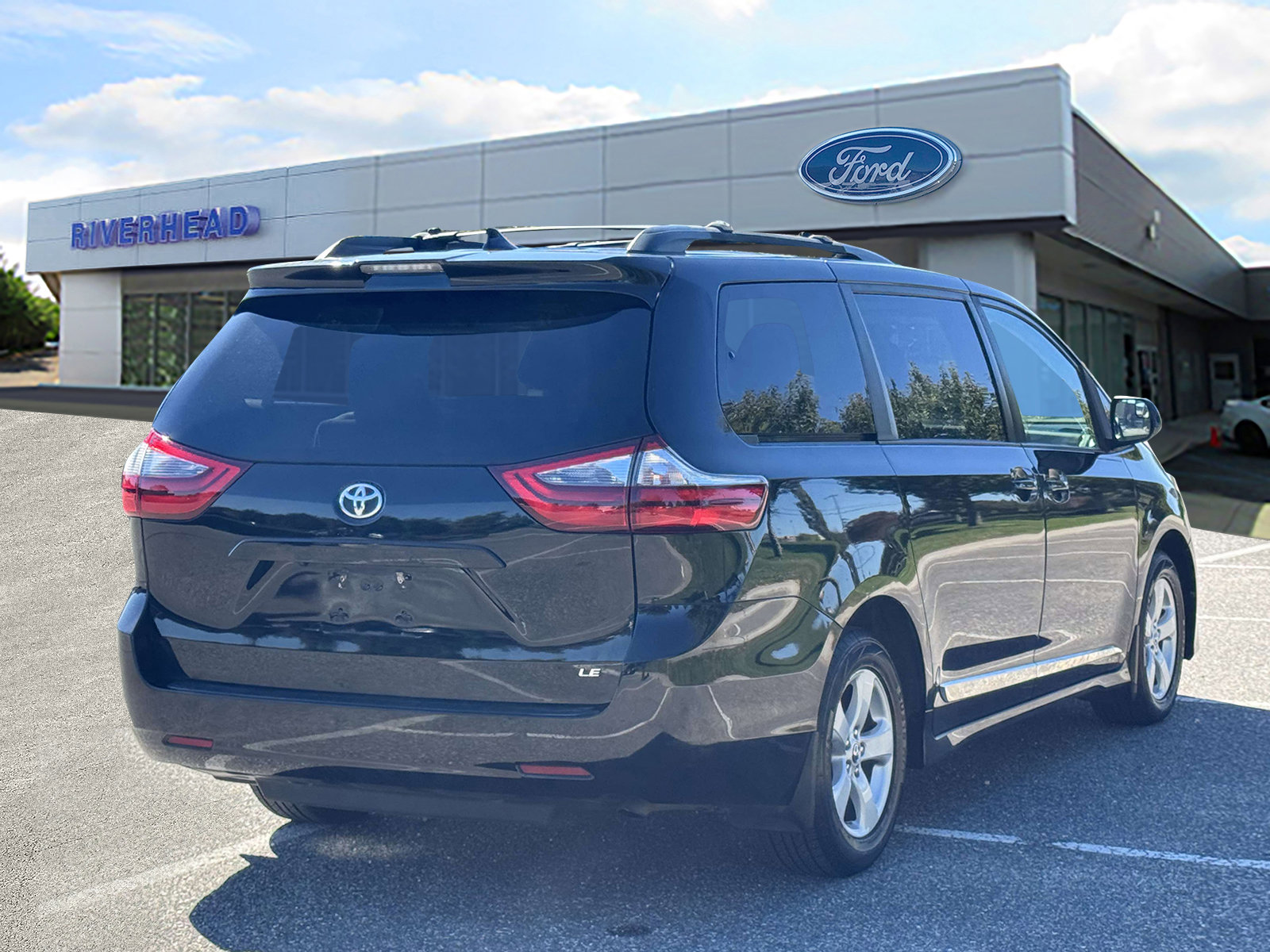 Used 2020 Toyota Sienna LE image 5