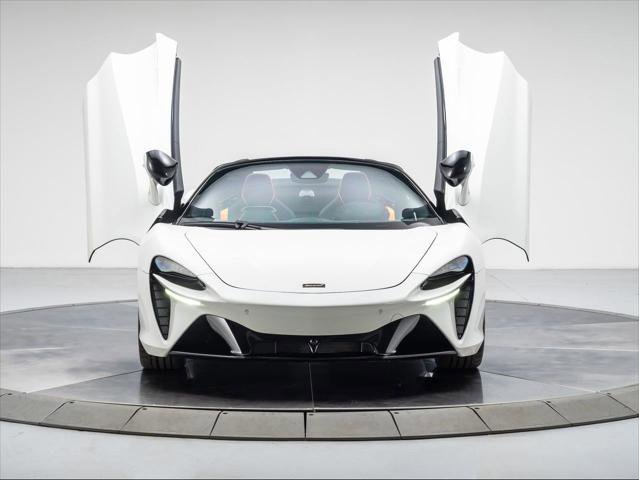 Used 2025 McLaren Artura image 10