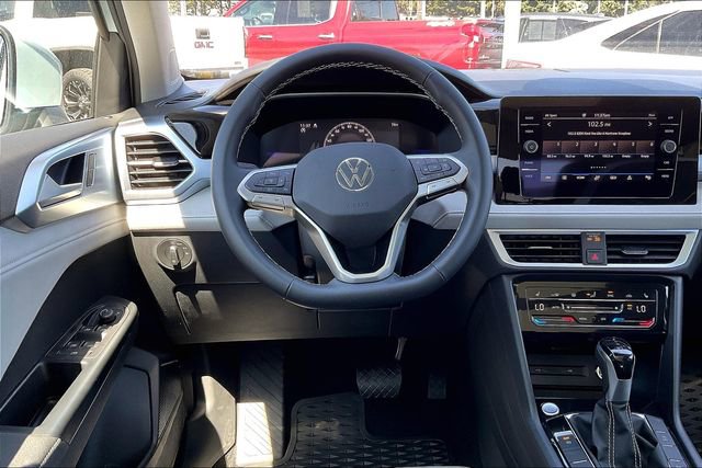 New 2025 Volkswagen Taos SE image 17