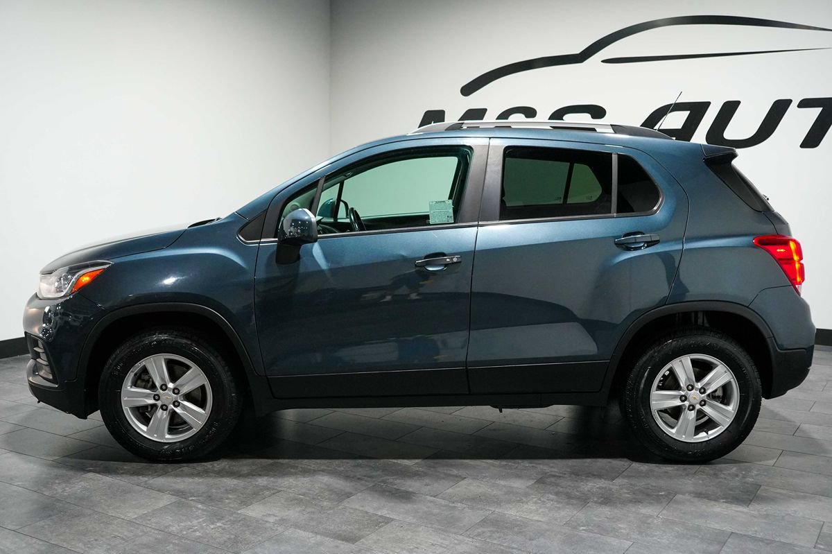 Used 2022 Chevrolet Trax LT w/ Driver Confidence Package AWD/4WD image 3