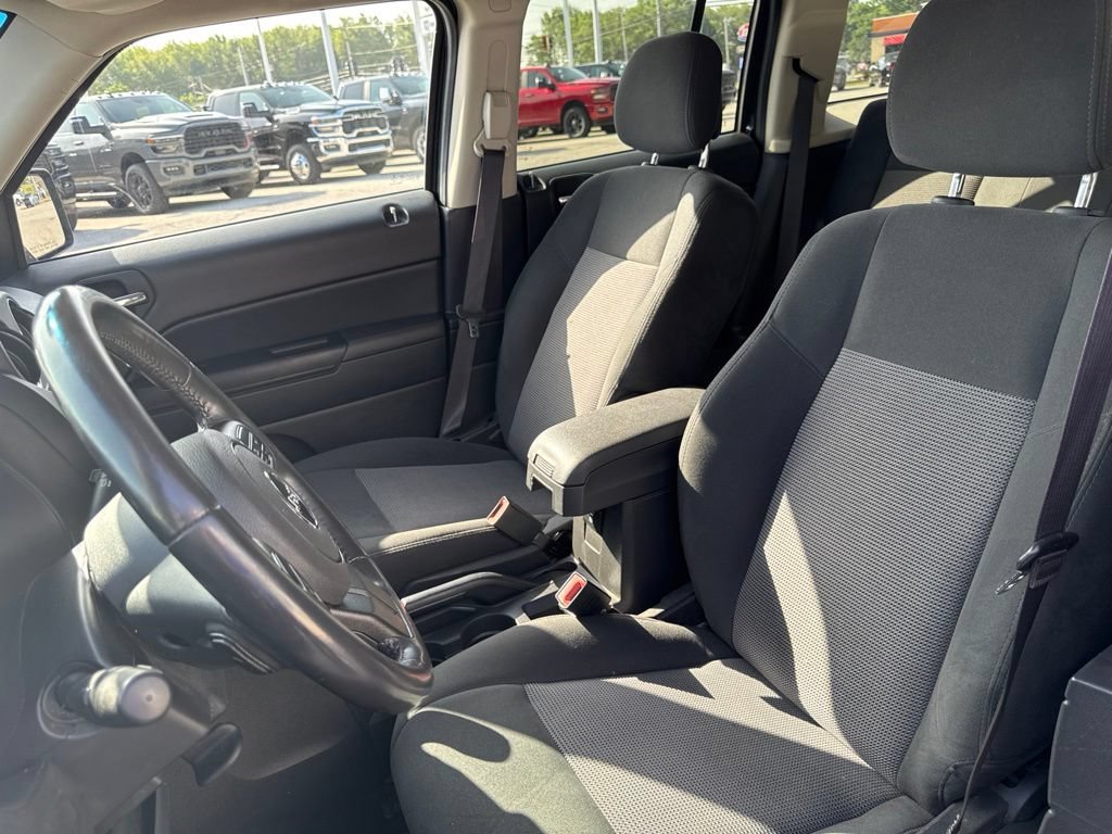 Used 2014 Jeep Patriot Latitude AWD/4WD image 38