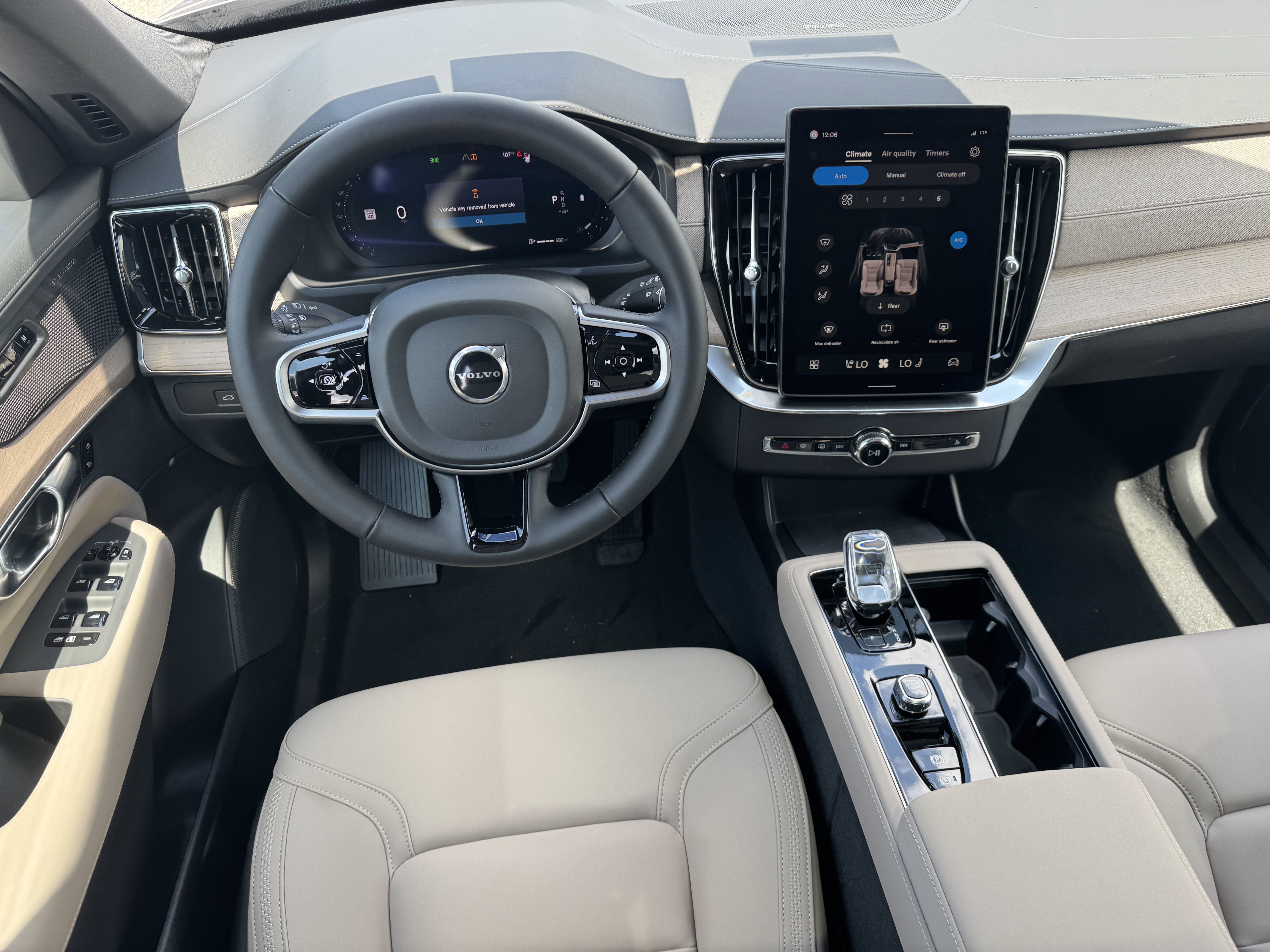 New 2026 Volvo XC90 B6 Plus image 14