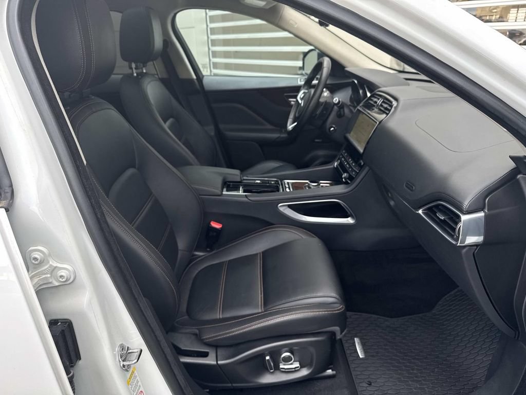Certified 2020 Jaguar F-PACE Prestige AWD/4WD image 9