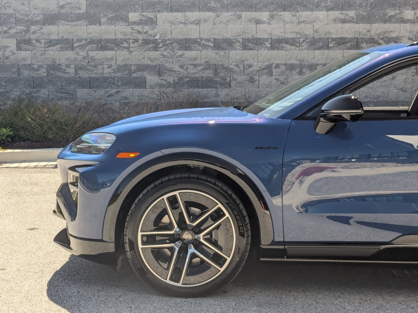New 2026 Porsche Cayenne Turbo Electric AWD/4WD image 11