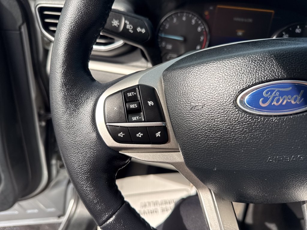 Used 2024 Ford Explorer XLT w/ Equipment Group 202A AWD/4WD image 40