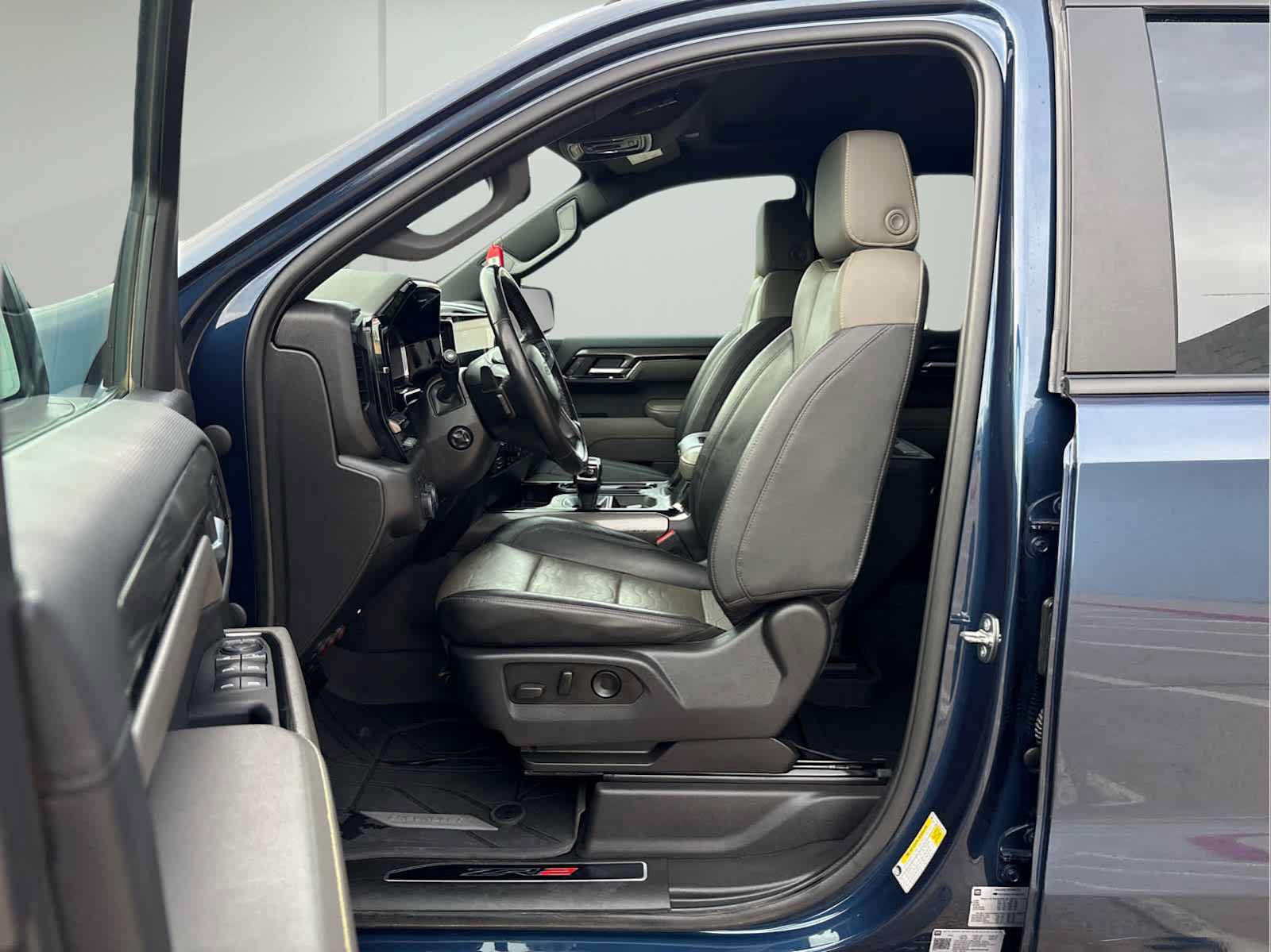 Used 2022 Chevrolet Silverado 1500 ZR2 w/ Technology Package AWD/4WD image 10