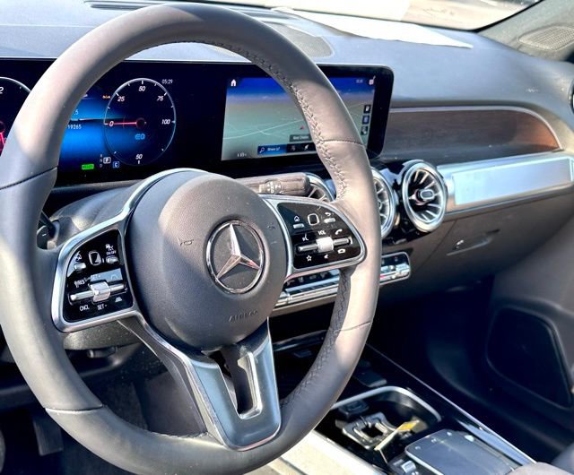 Certified 2023 Mercedes-Benz EQB 300 4MATIC w/ Driver Assistance Package image 10