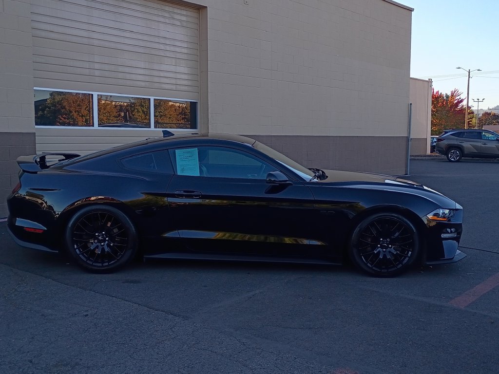 Used 2021 Ford Mustang GT Premium w/ GT Performance Package RWD image 3