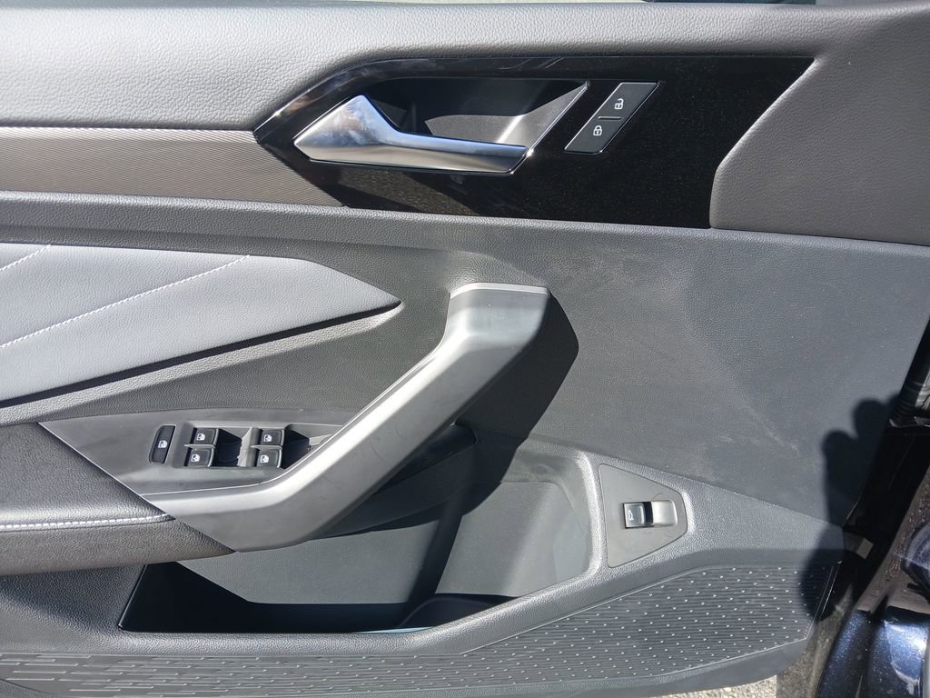 New 2025 Volkswagen Jetta SEL image 11