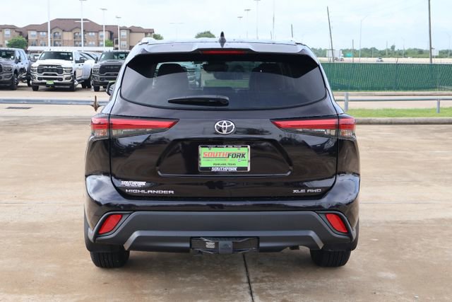 Used 2022 Toyota Highlander XLE AWD/4WD image 5