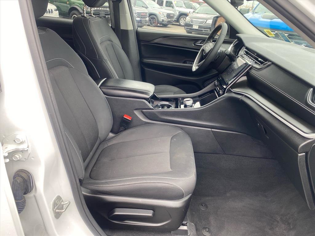 Used 2023 Jeep Grand Cherokee L Laredo AWD/4WD image 23