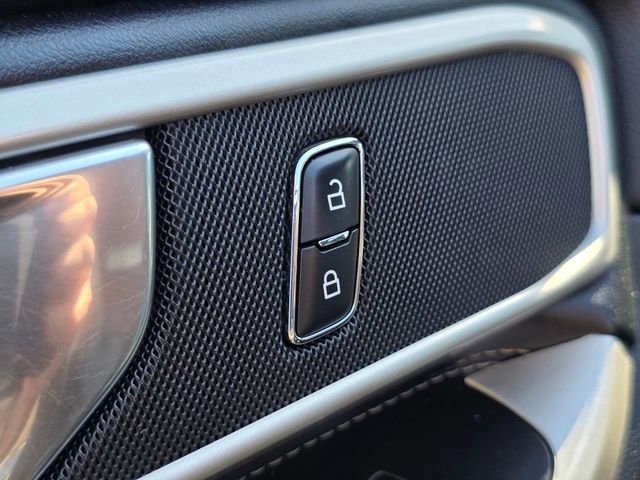 Used 2022 Ford Explorer XLT w/ Equipment Group 202A image 24