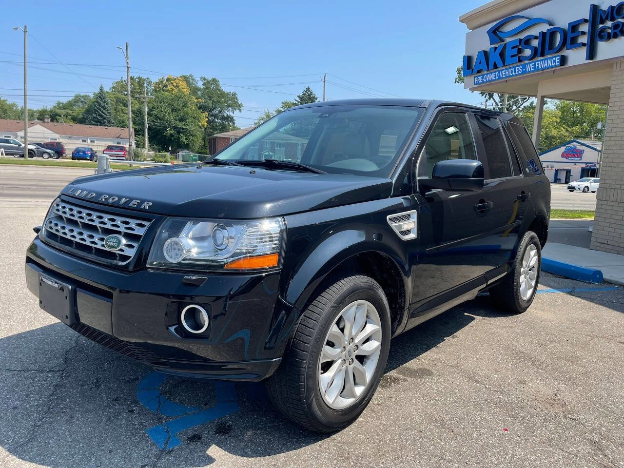 Used 2013 Land Rover LR2 HSE image 1