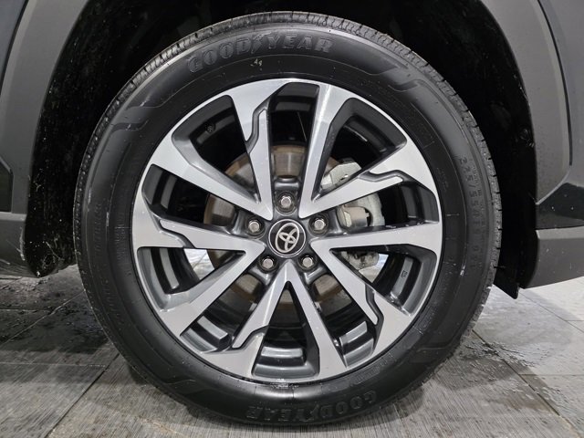 Used 2025 Toyota Corolla Cross XLE image 25