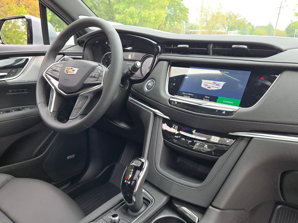 New 2025 Cadillac XT5 Premium Luxury w/ LPO, Floor Liner Package image 7
