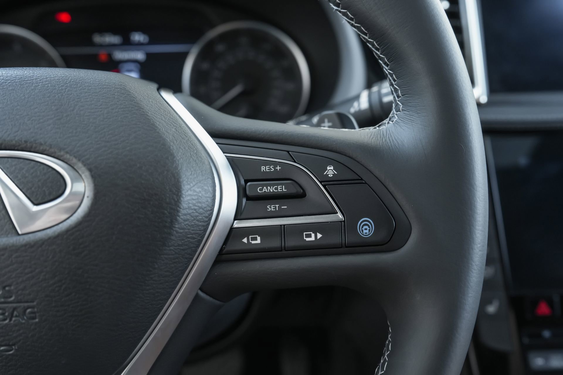 Used 2025 INFINITI QX55 Luxe w/ Cargo Package image 16