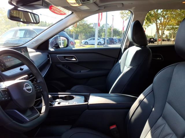 Used 2025 Nissan Rogue Platinum FWD image 5