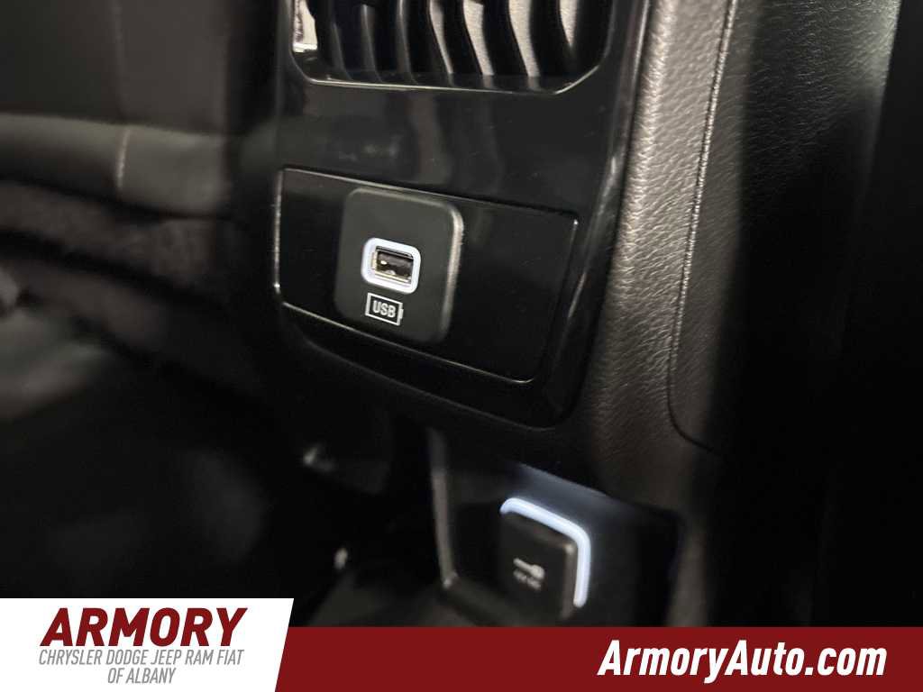 Used 2025 Jeep Compass Limited image 31