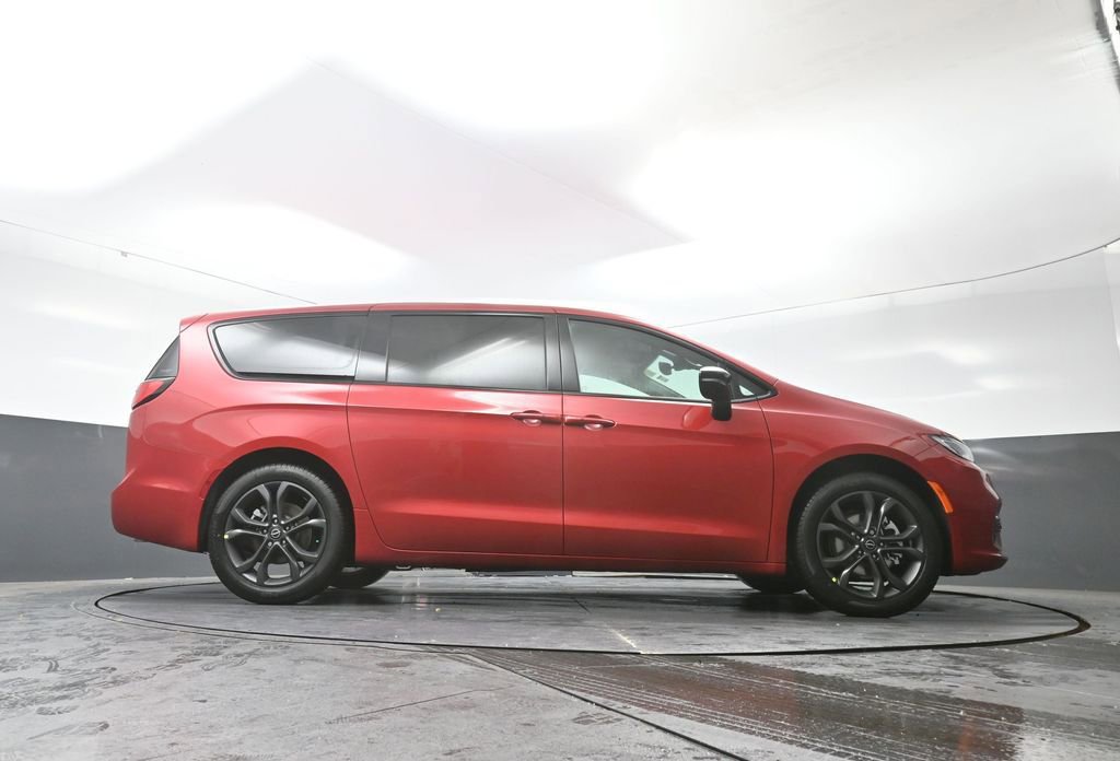 New 2026 Chrysler Pacifica Select FWD image 37