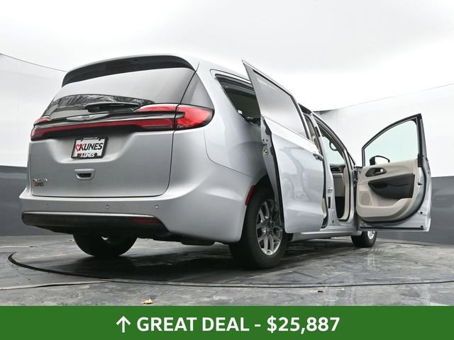 Used 2024 Chrysler Pacifica Touring-L image 75