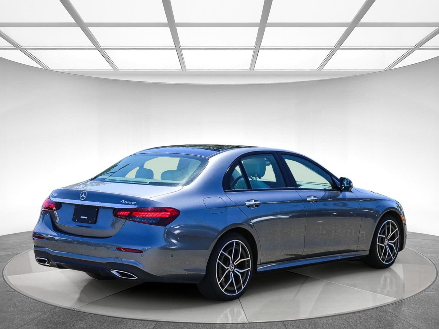 Used 2023 Mercedes-Benz E 350 4MATIC Sedan image 3