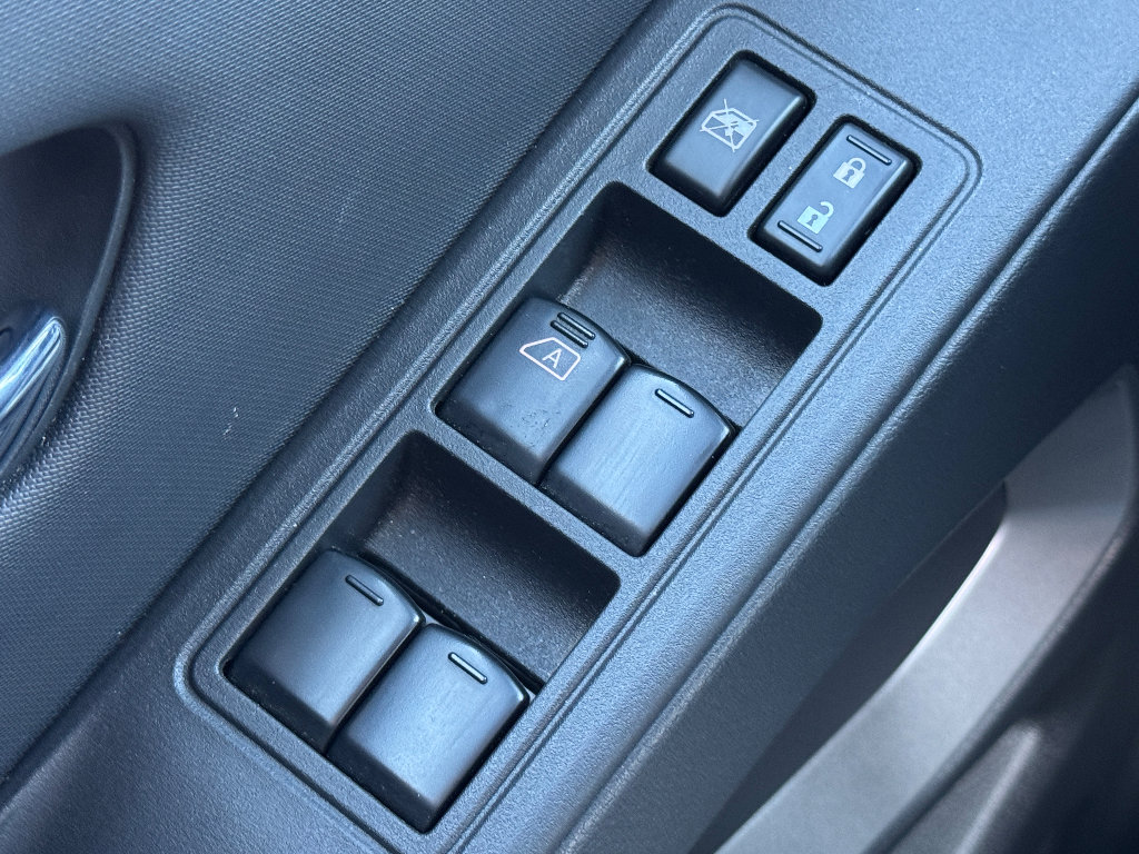 Used 2022 Nissan Frontier SV image 18