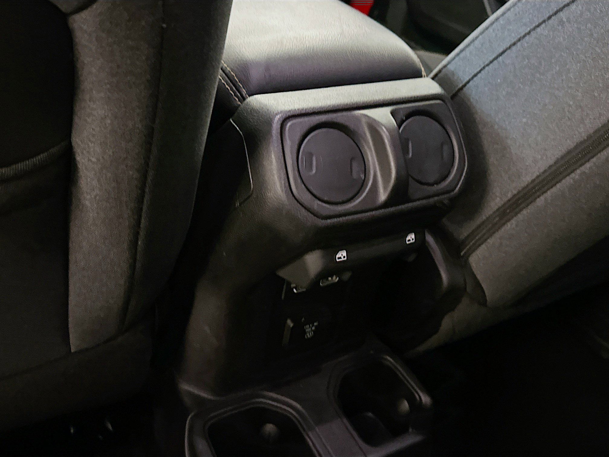 Used 2025 Jeep Wrangler Unlimited Sahara AWD/4WD image 27