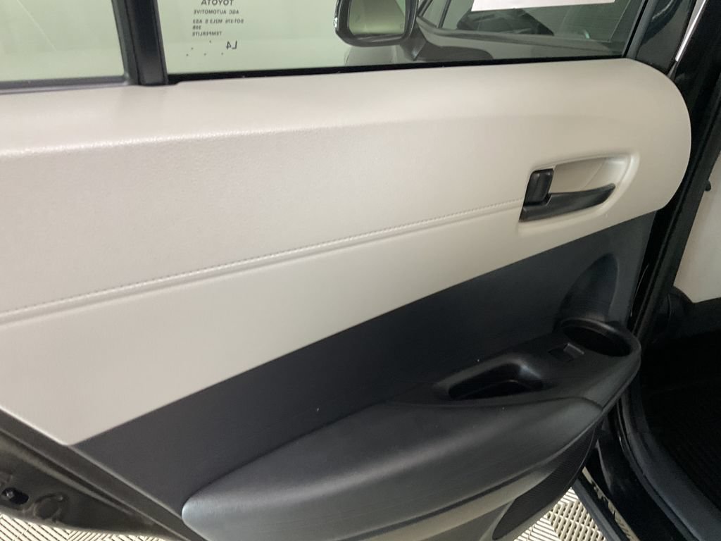 Used 2022 Toyota Corolla Cross LE AWD/4WD image 18