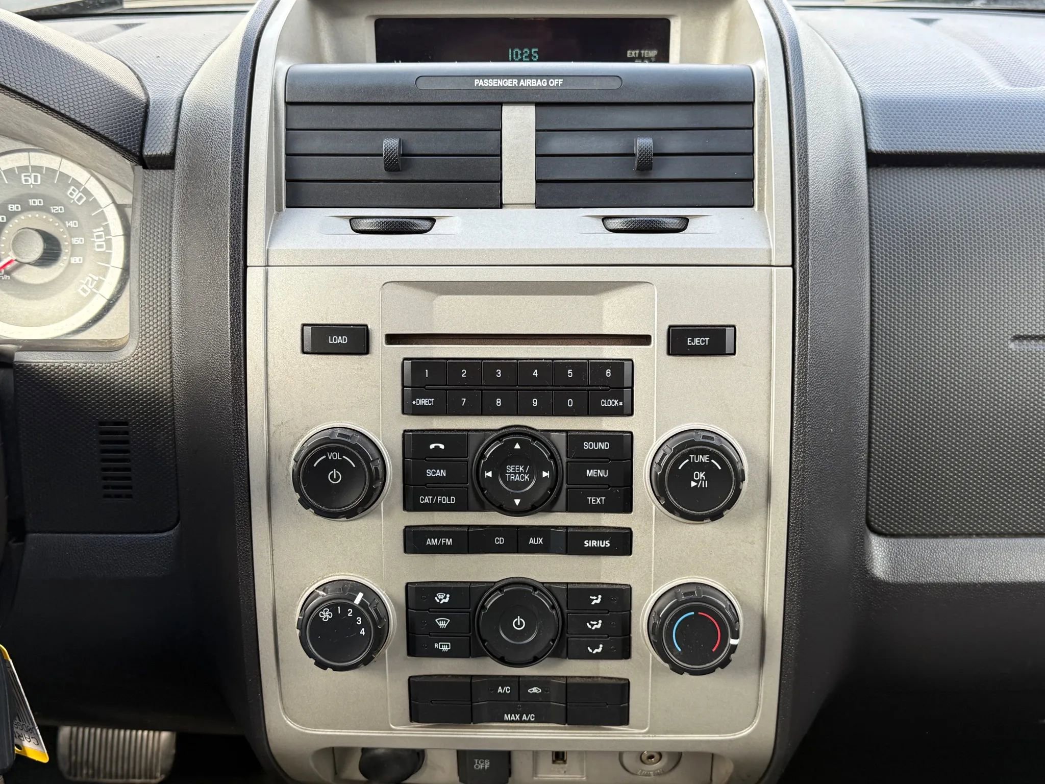 Used 2011 Ford Escape XLT w/ 202A Rapid Spec Order Code image 25