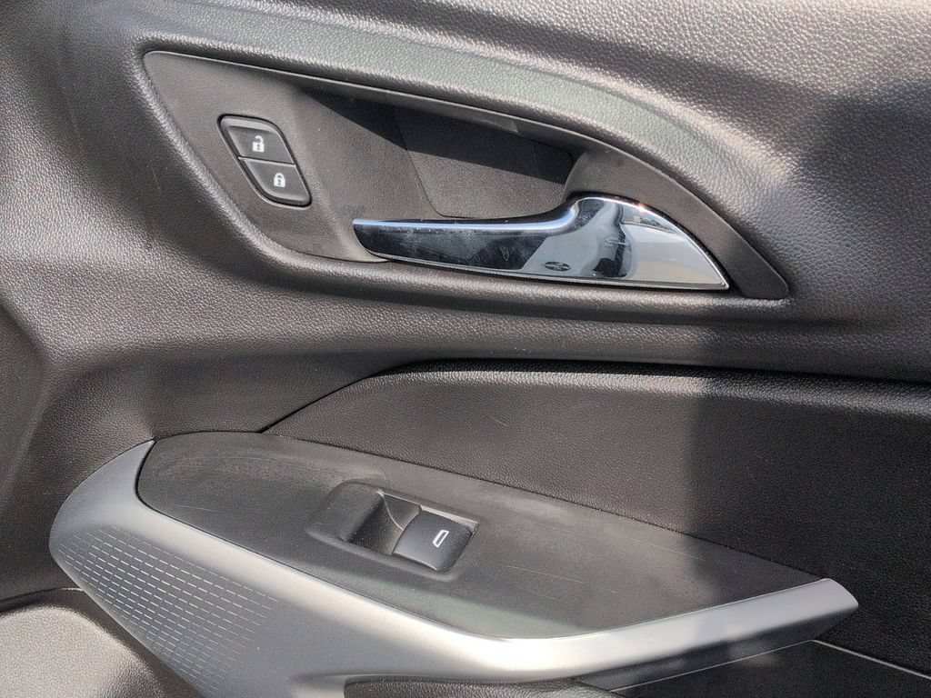 Used 2025 Chevrolet Trax LS FWD image 33